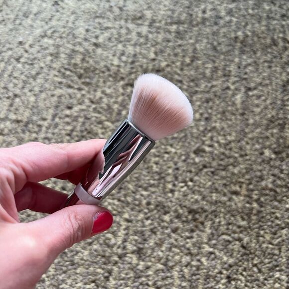 It Cosmetics Skin Perfecting Brush - Picture 4 of 6